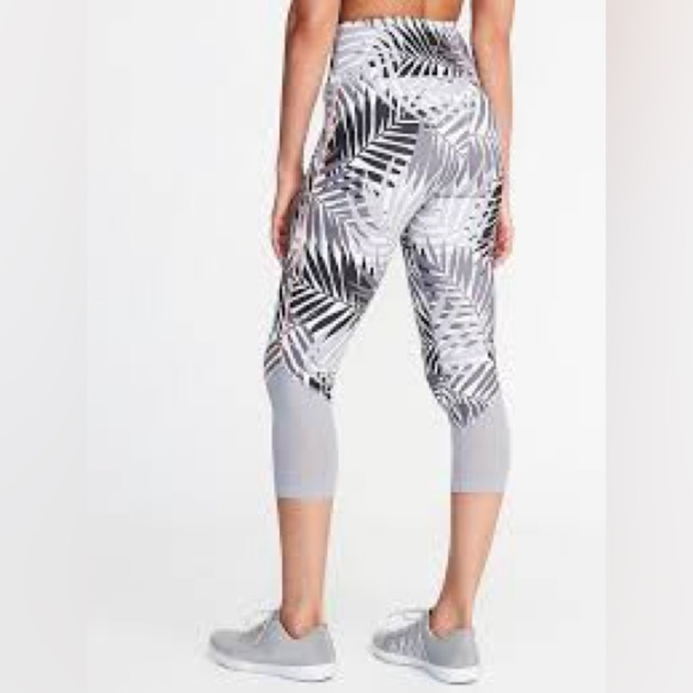 Old Navy Black and Gray Leaf Print Leggings, XL